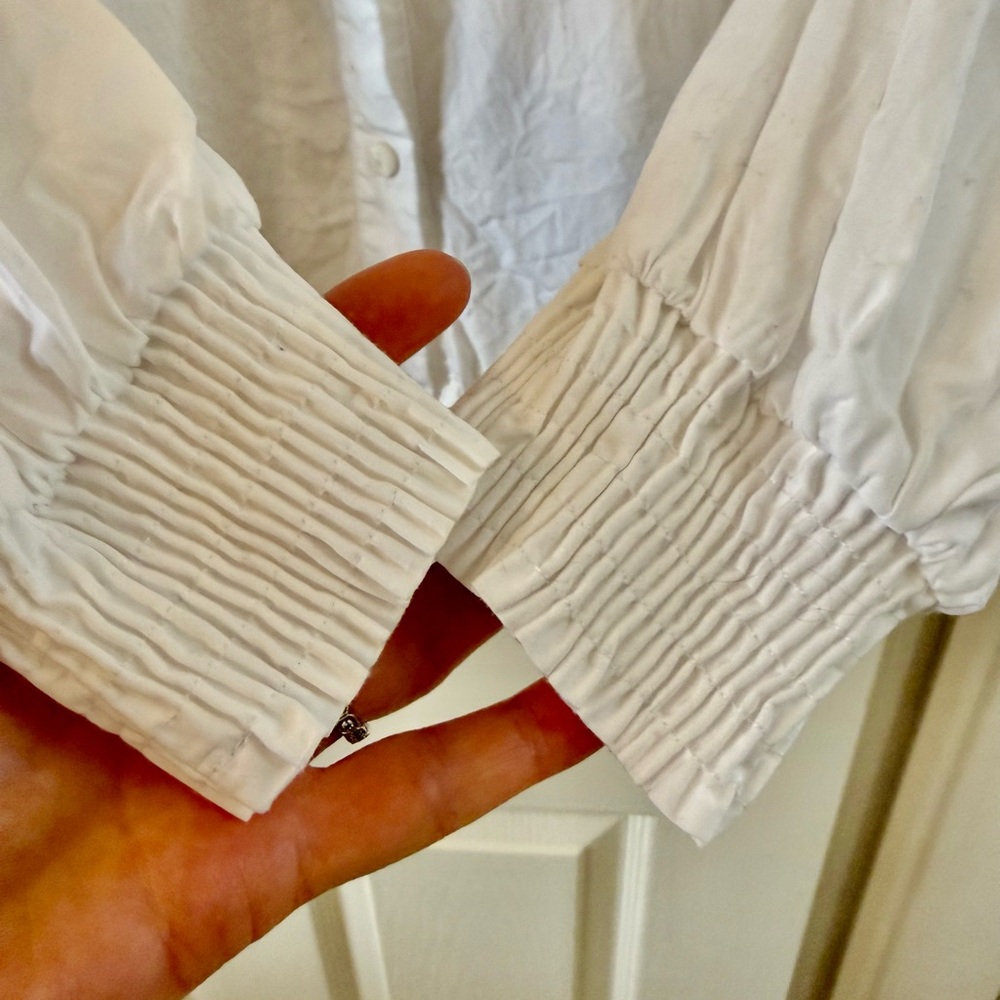 Zara White Cotton Button up Blouse w/Gathered Cuffs and Front - Picture 3 of 4